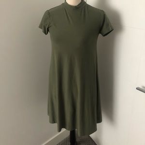 Turtleneck short sleeve dress